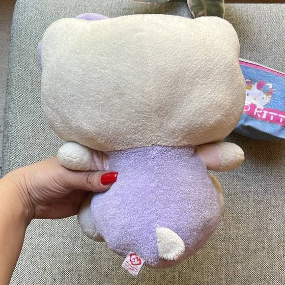 💕 Hello Kitty Plush Toy and Make up Bag! - Picture 6 of 17